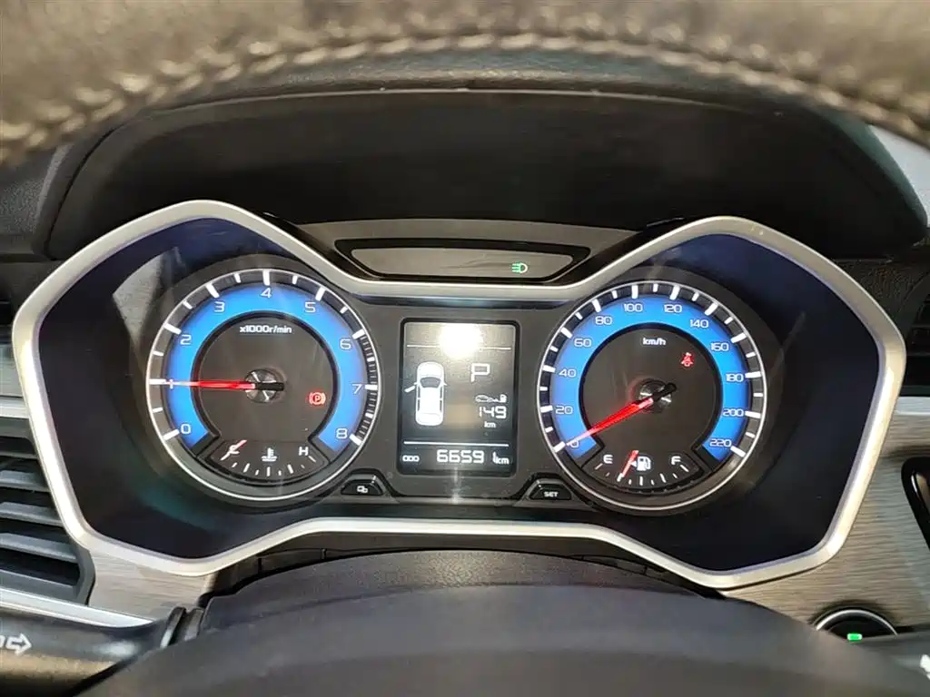 Фото 12 - Geely Vision X3