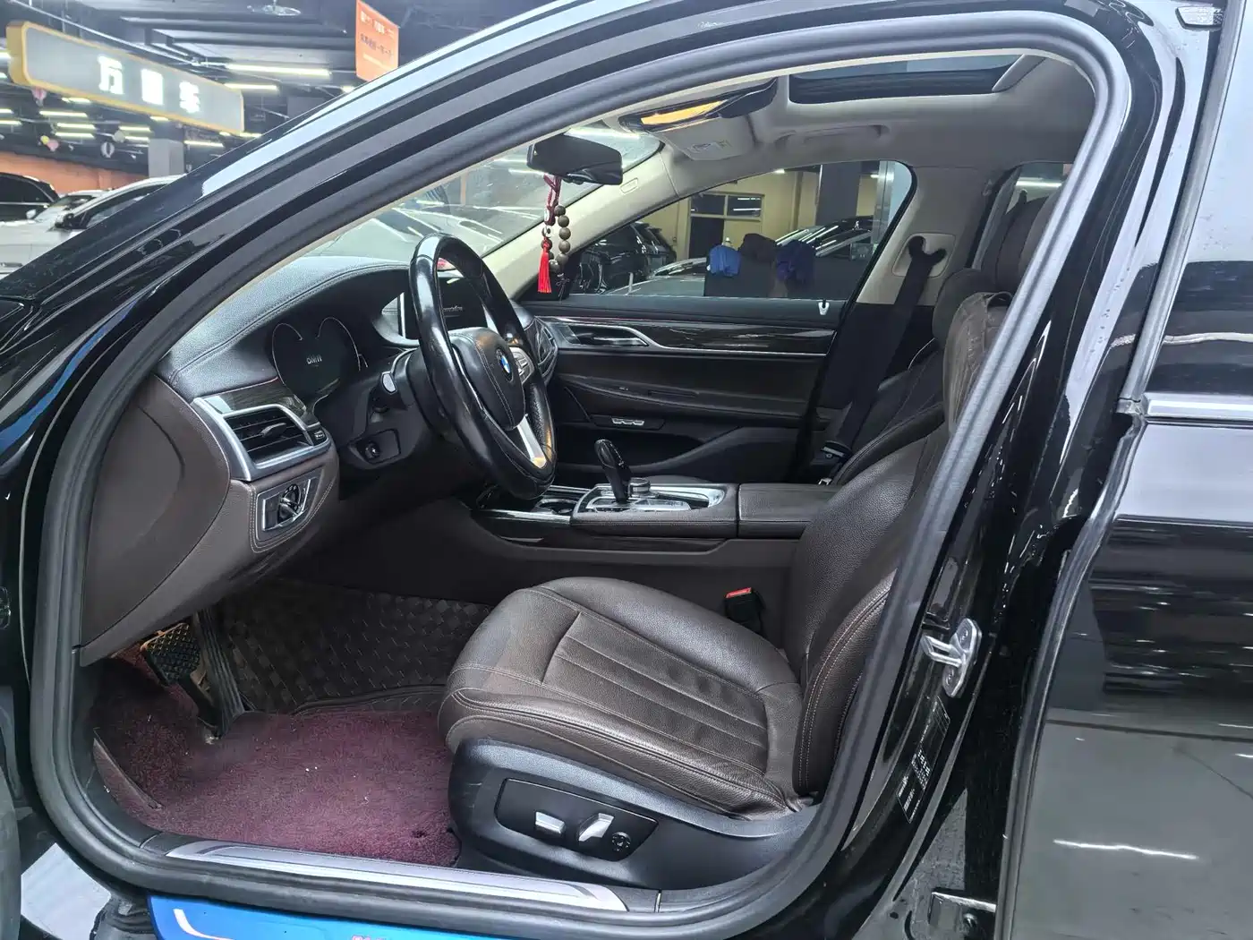 BMW 7 Series 2017 730Li Leading Edition фото 6
