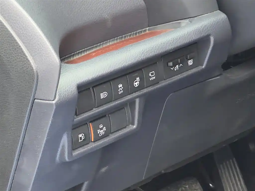 Toyota Granvia 2023 2.5L Hybrid Flagship VIP Edition фото 16