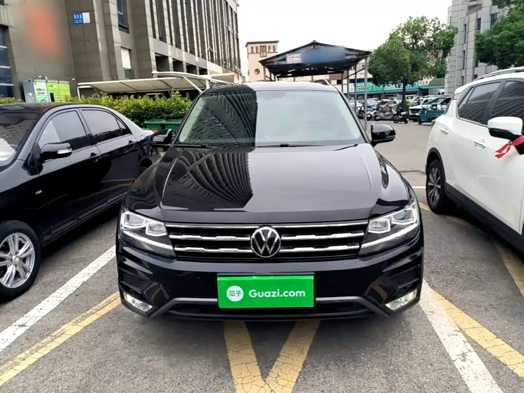 Photo 3 - Volkswagen Tiguan L