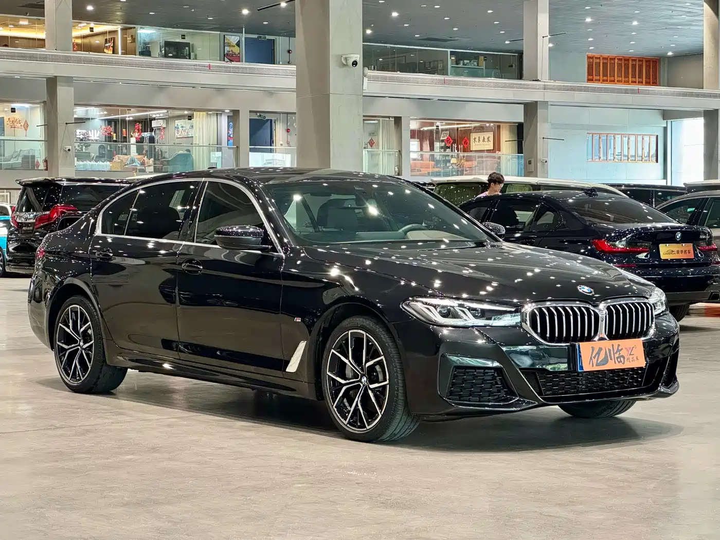 BMW 5 Series 2023 530Li Premium M Sport Package фото 3