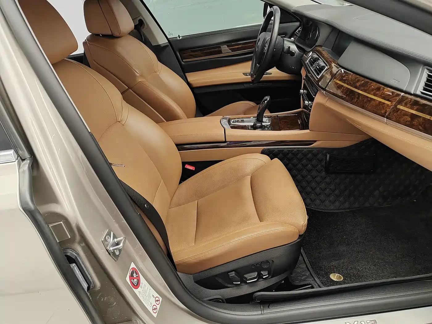 BMW 7 Series 2010 760Li фото 20
