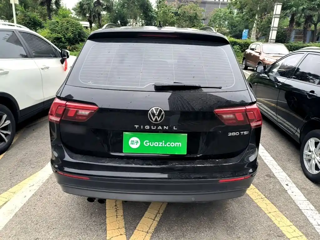 Photo 6 - Volkswagen Tiguan L