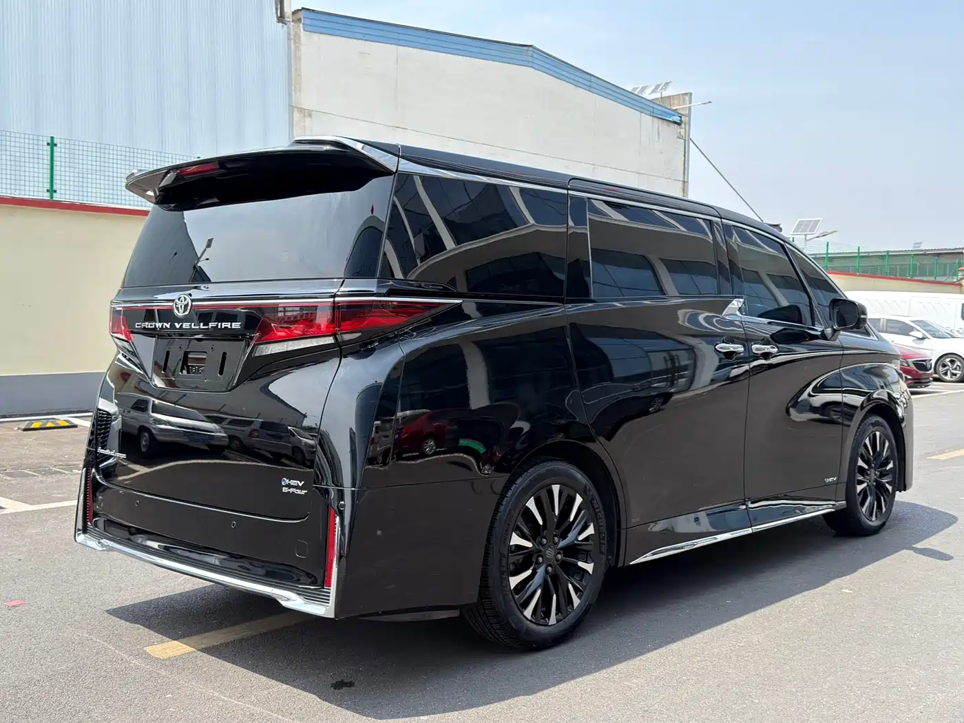 Toyota Vellfire 2024 Crown Hybrid 2.5L Executive Premium Edition фото 16