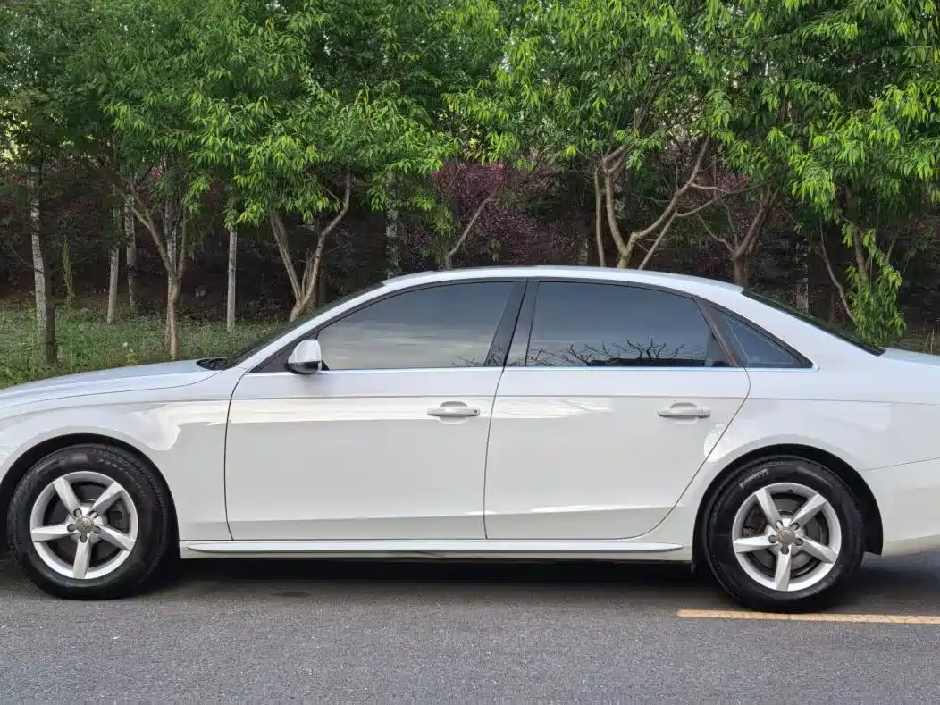 Audi A4L 2013 35 TFSI Automatic Standard фото 3