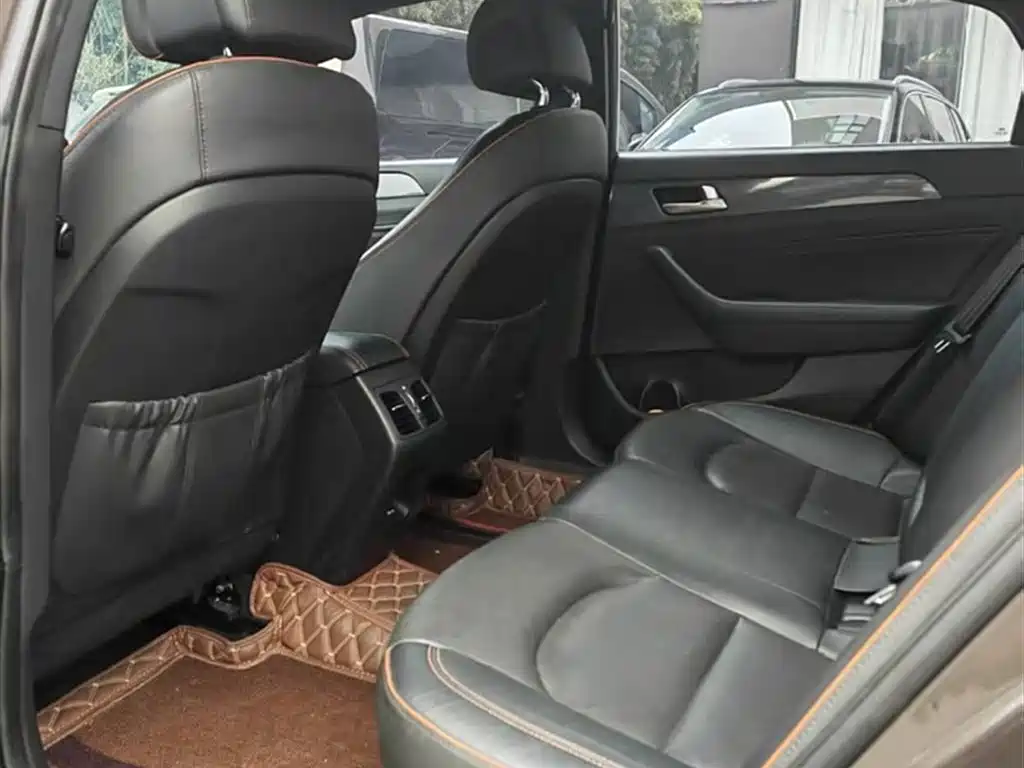 Hyundai Sonata 2015 1.6T GLS Smart фото 18