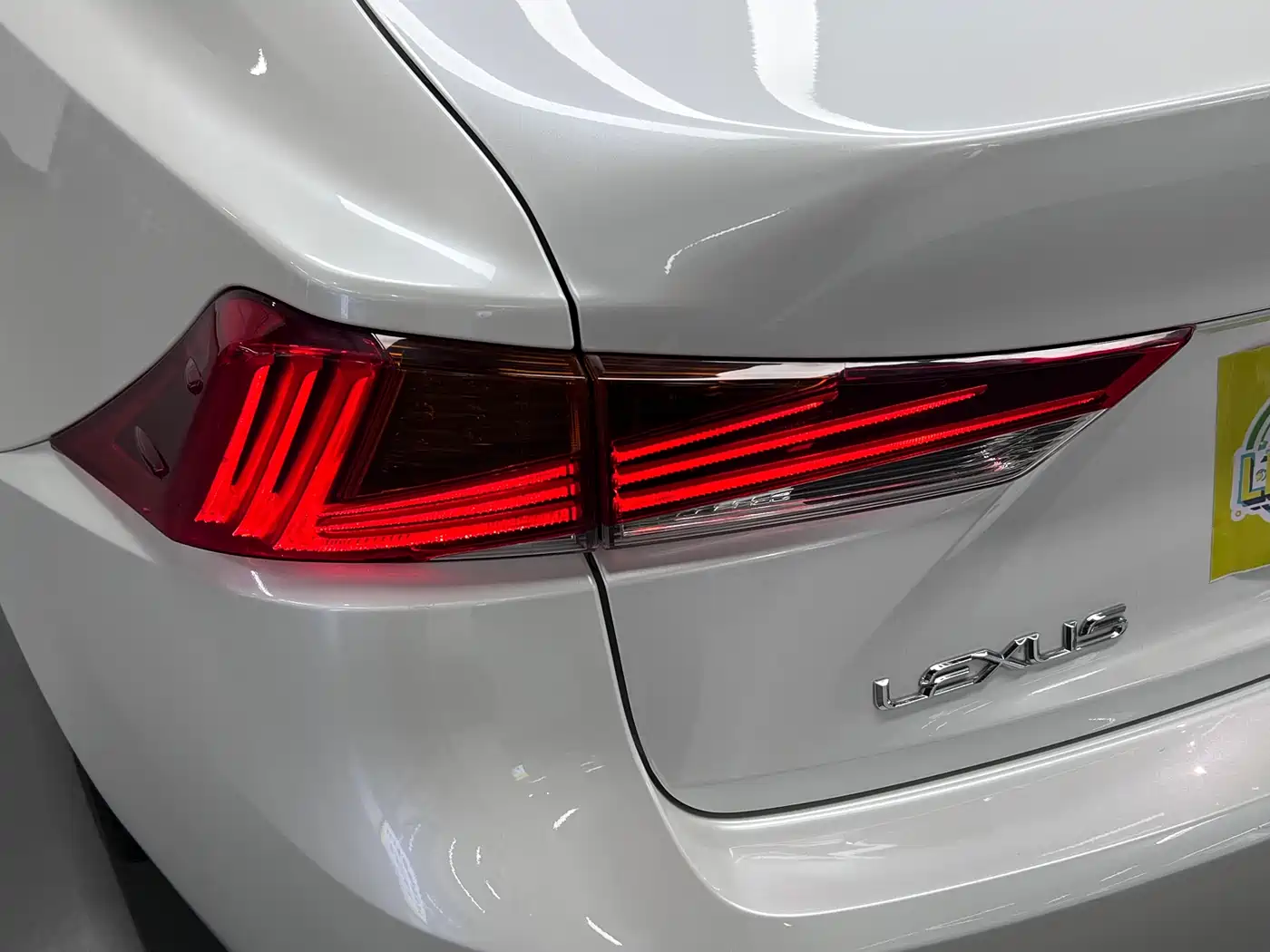 Lexus IS 2017 300 Leading Edition фото 16