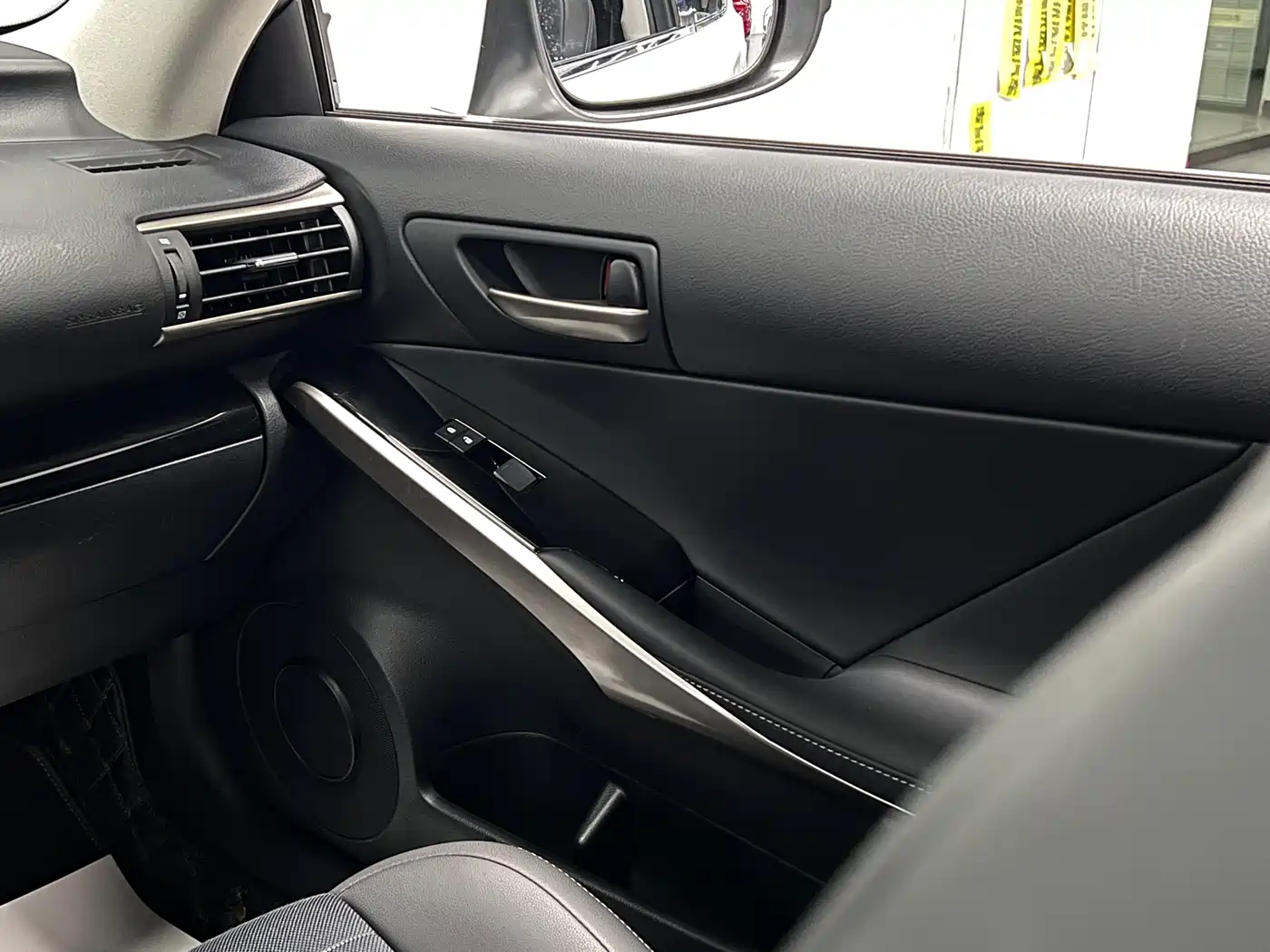 Lexus IS 2017 300 Leading Edition фото 29