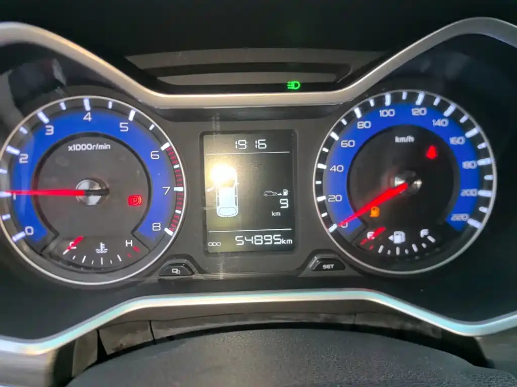 Фото 12 - Geely Vision X3