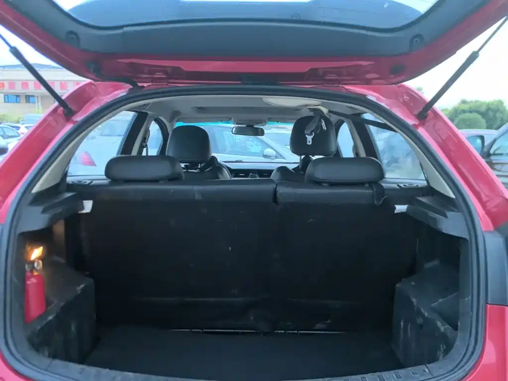 Фото 19 - Geely Vision X3