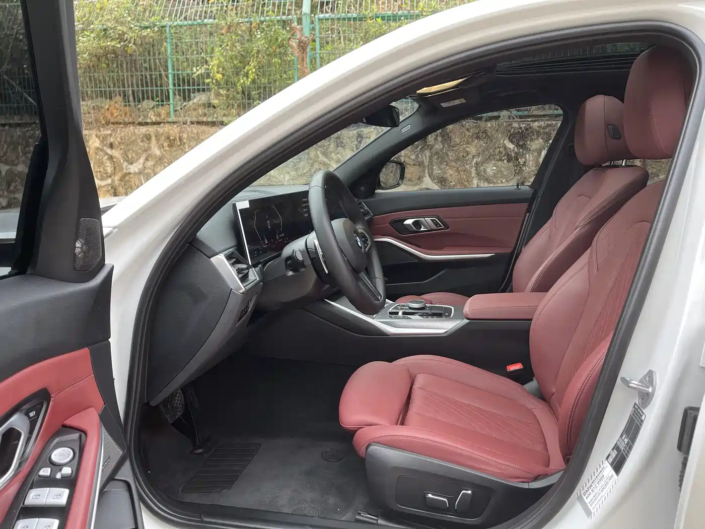 BMW 3 Series 2024 325i M Sport Shadowline Package фото 8