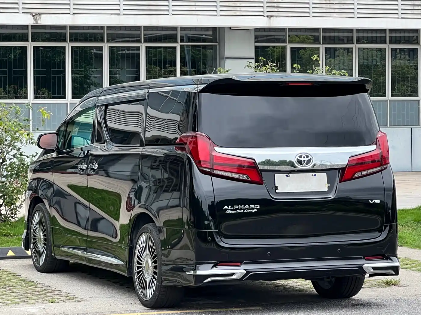 Toyota Alphard 2015 3.5L Premium Edition фото 6