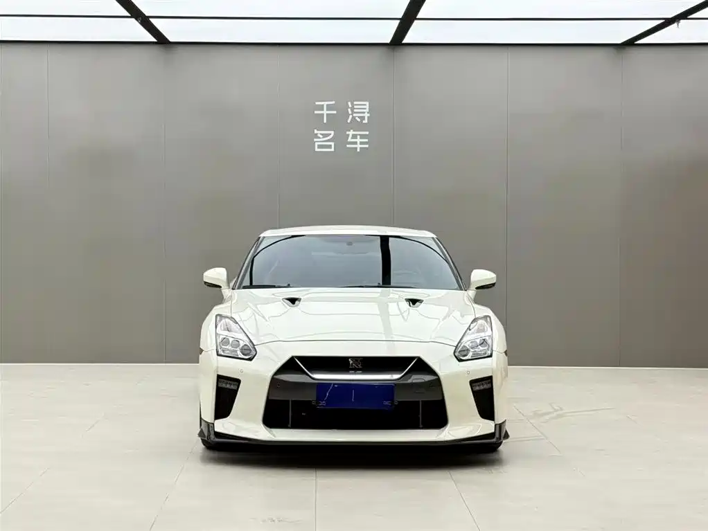Nissan GT-R 2017 3.8T Flagship Edition фото 2