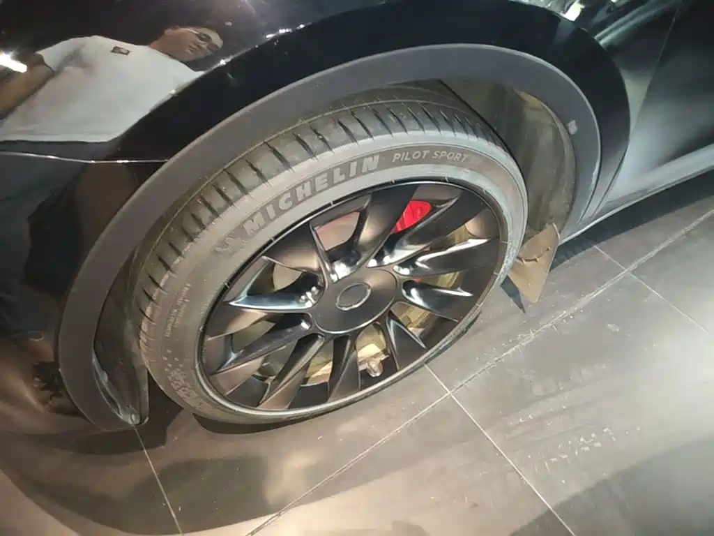 Фото 23 - Tesla Model Y