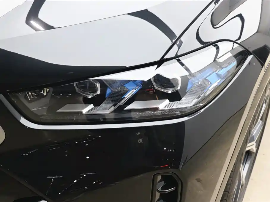 BMW X6 2023 xDrive40i M Sport Package фото 26