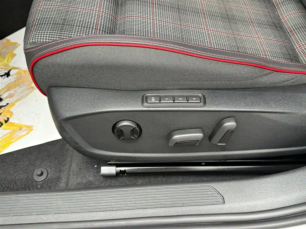 Volkswagen Golf GTI 2025 380TSI DSG GTI фото 11