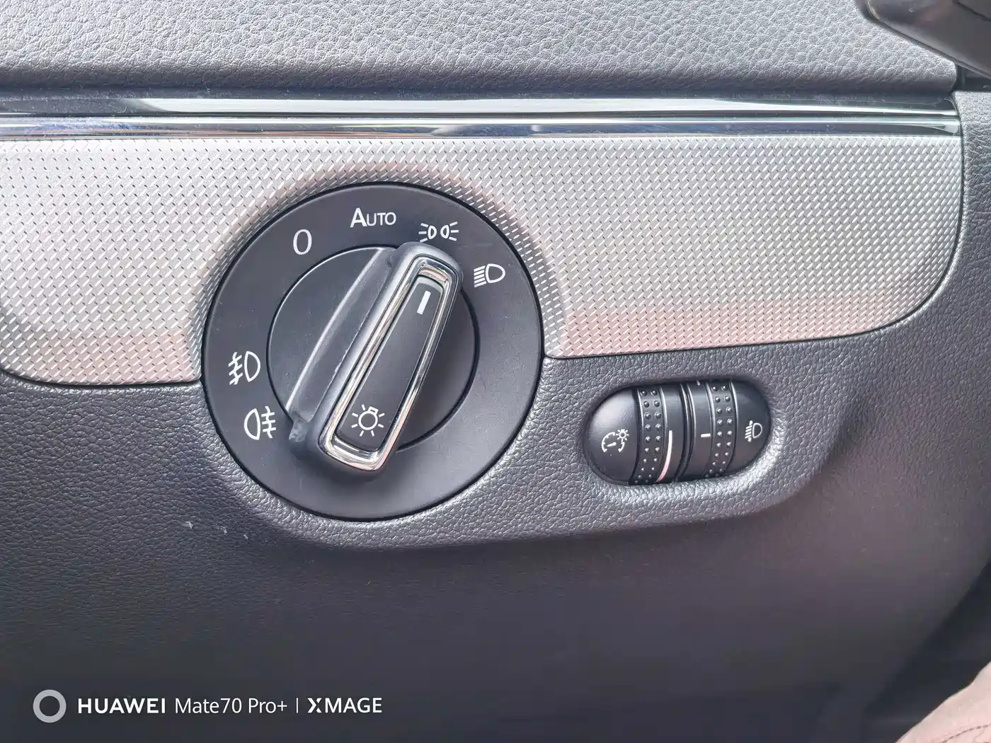 Volkswagen Sagitar 2018 1.6L Automatic Comfort фото 13
