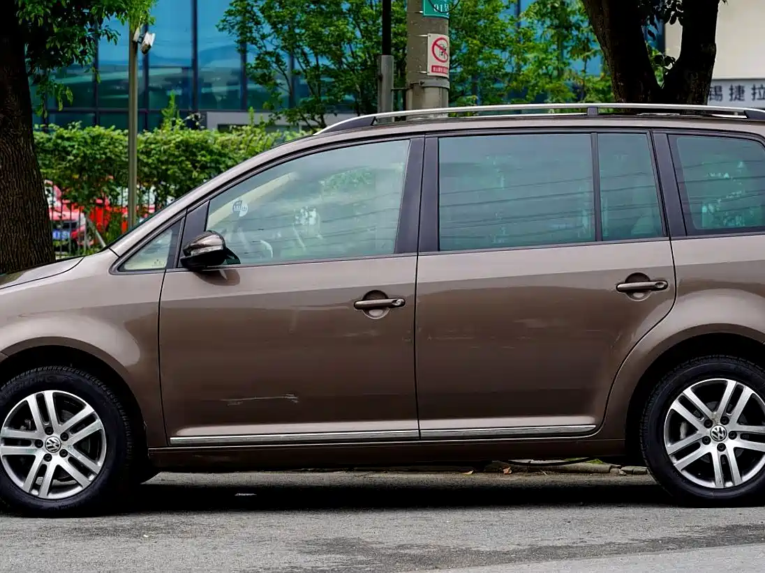 Фото 2 - Volkswagen Touran