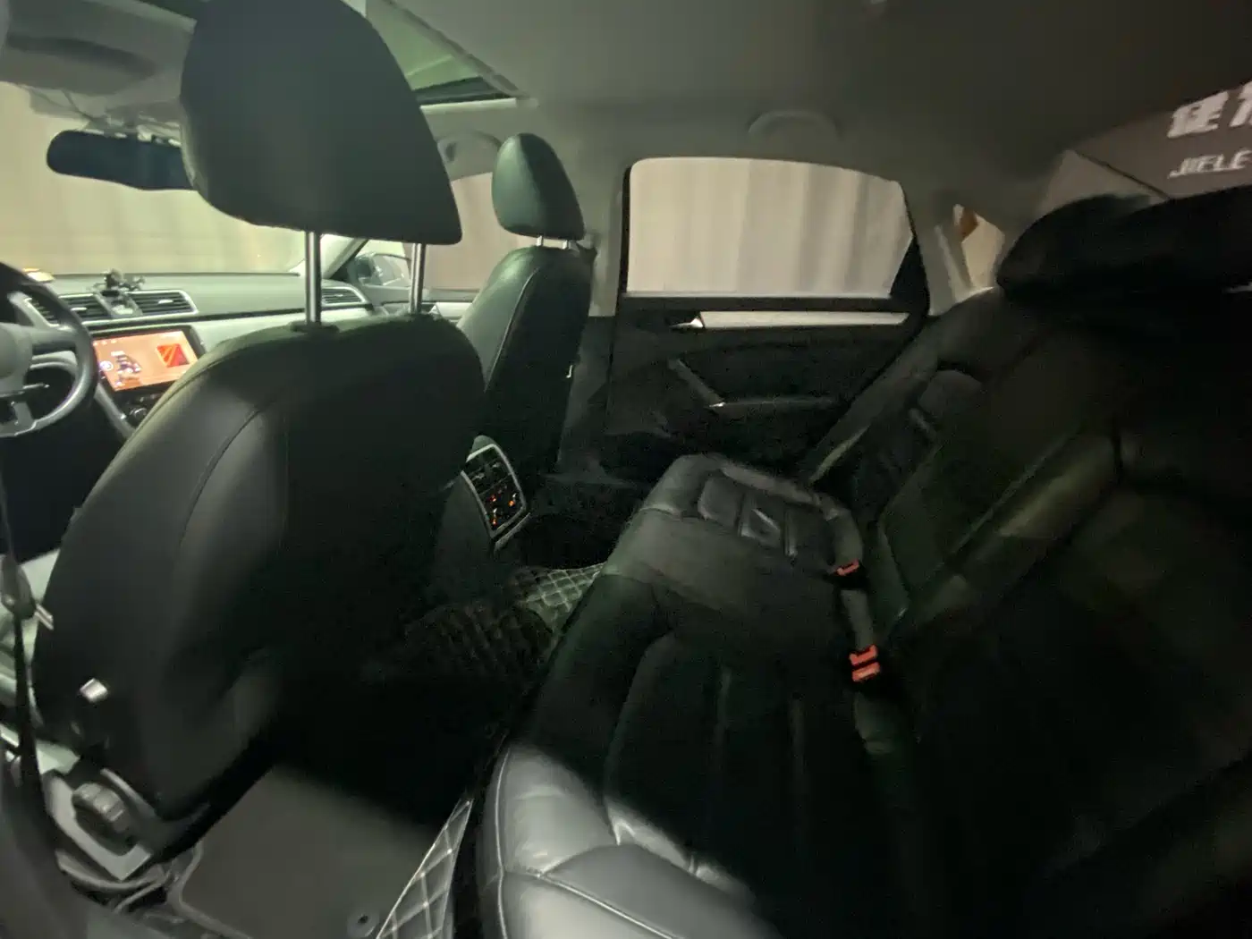 Volkswagen Passat 2014 1.8TSI DSG Luxury Edition фото 12