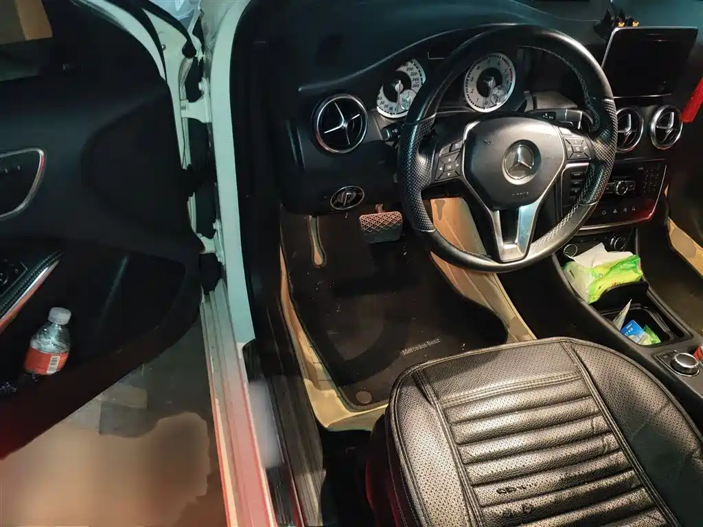 Mercedes-Benz A-Class (Import) 2015 A 200 Fashion фото 14