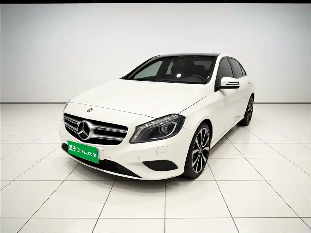 Mercedes-Benz A-Class (Import) 2015 A 200 Fashion