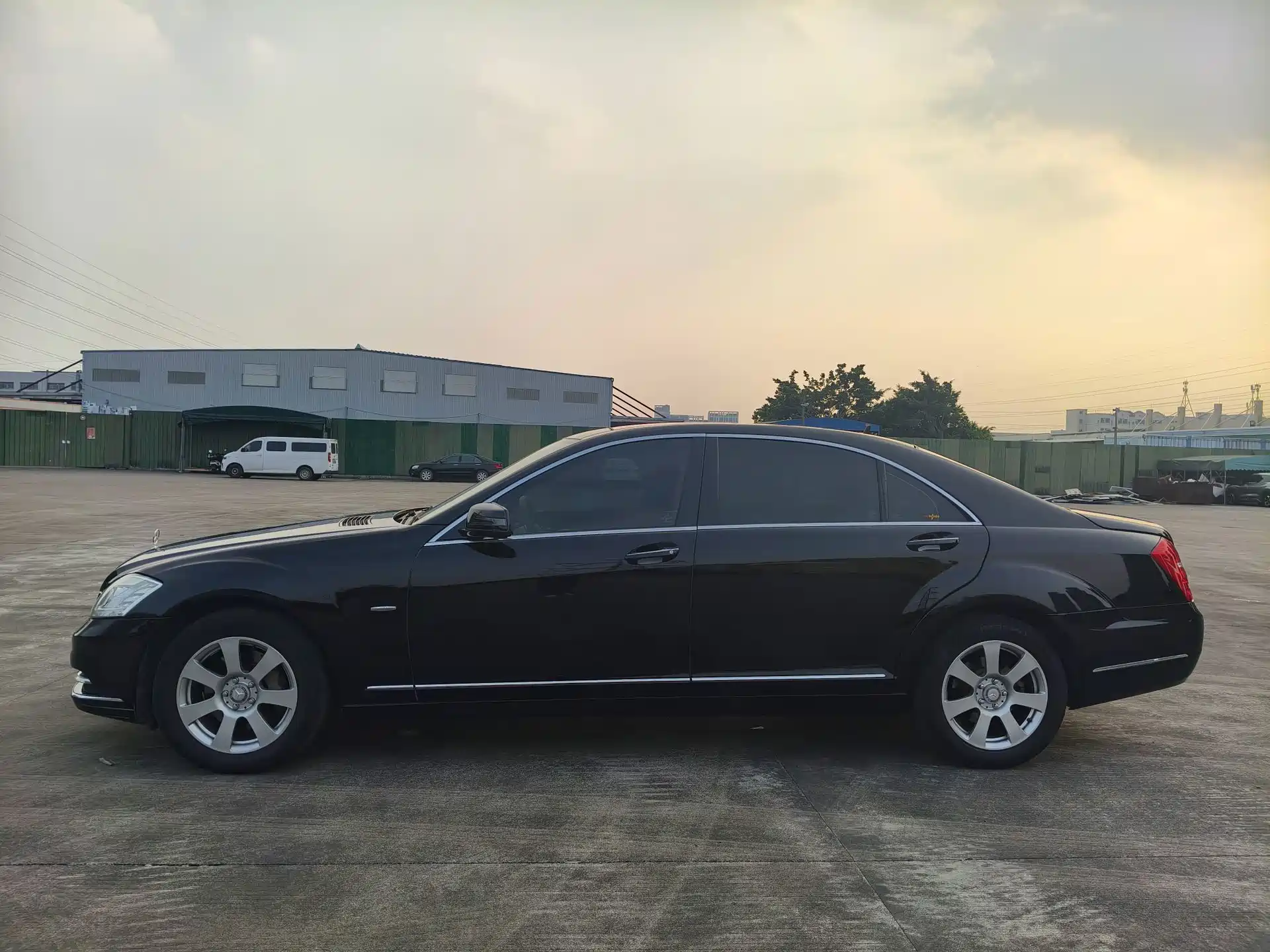 Photo 7 - Mercedes-Benz S-Class