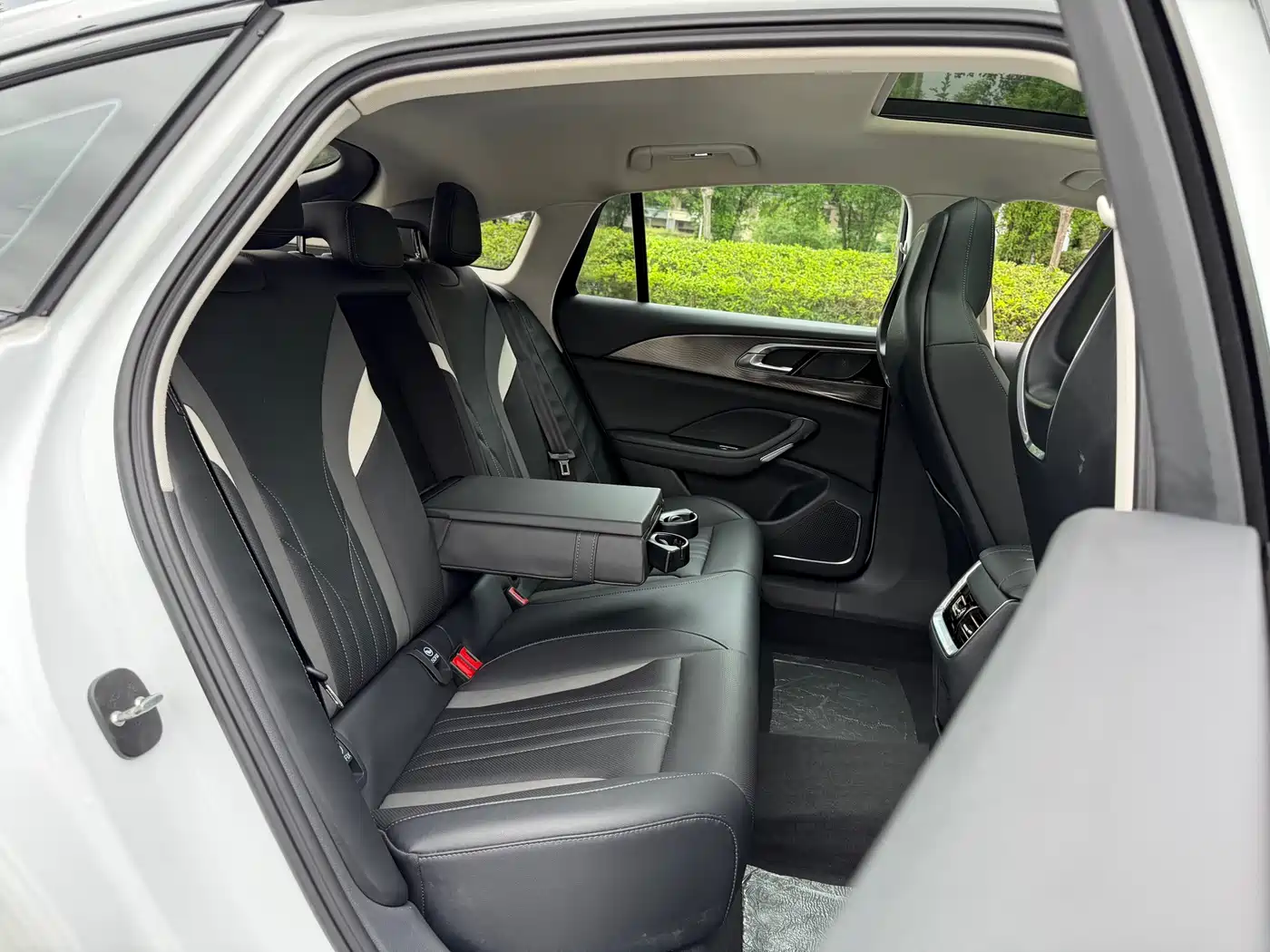 Hongqi H6 2023 2.0T Elegance Edition фото 23