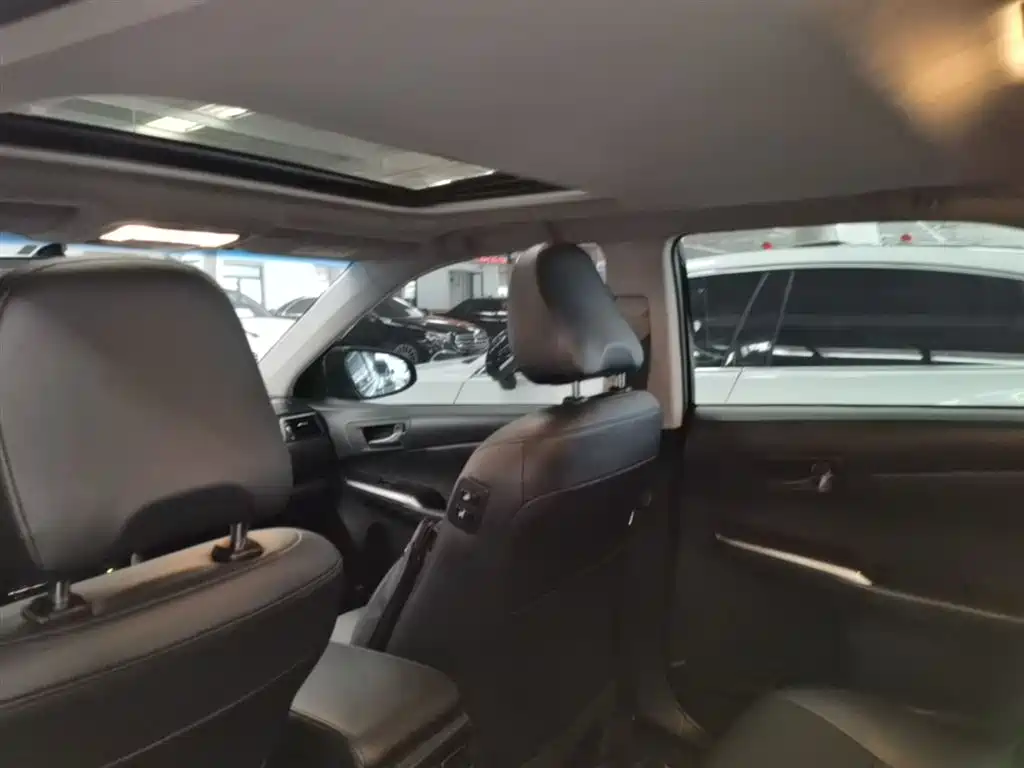 Toyota Camry 2015 2.0G Leading Edition фото 9