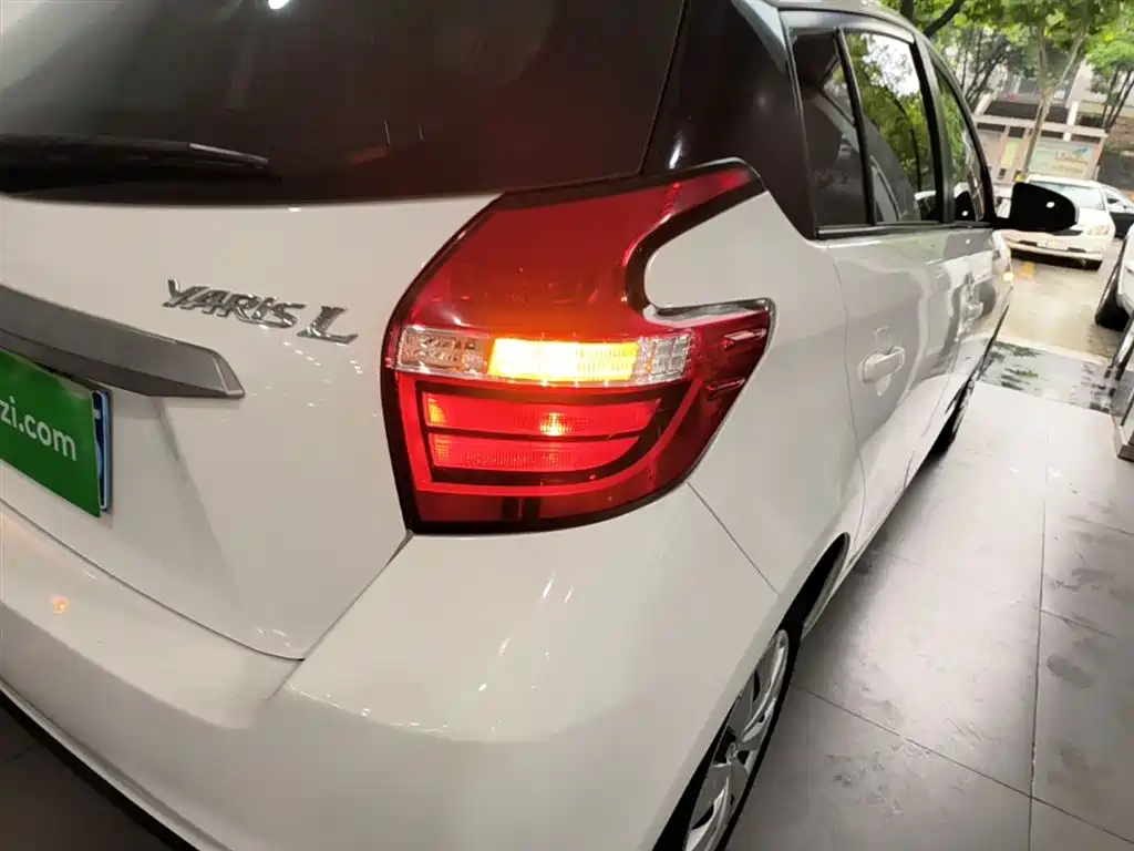 Toyota YARiS L Zhi Xuan 2016 Facelift 1.5E CVT Charming Edition фото 8