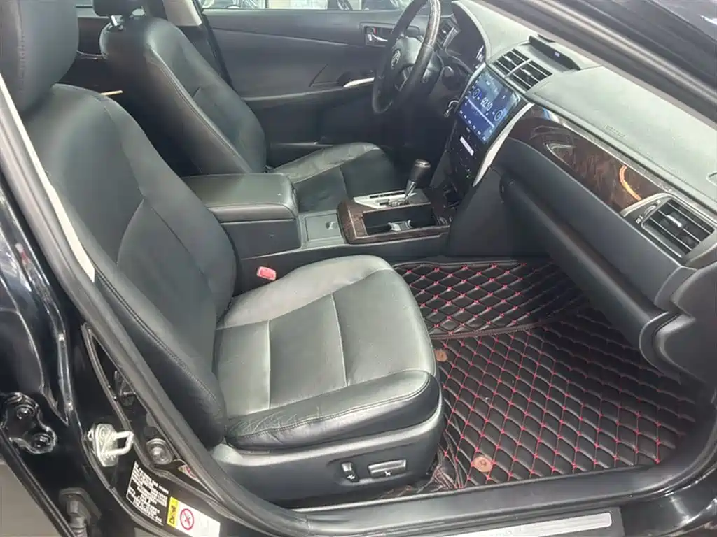 Toyota Camry 2015 2.0G Leading Edition фото 14