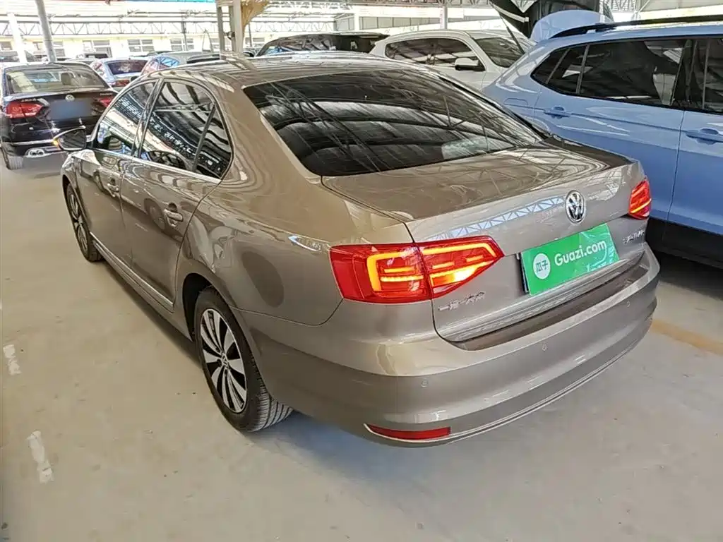 Volkswagen Sagitar 2018 1.6L Automatic Comfort фото 5