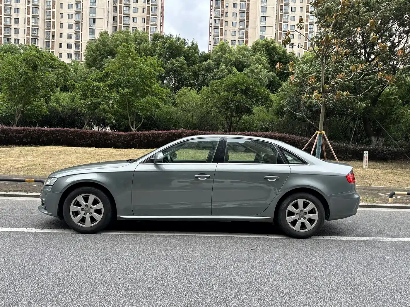 Audi A4L 2009 2010 2.0 TFSI Comfort