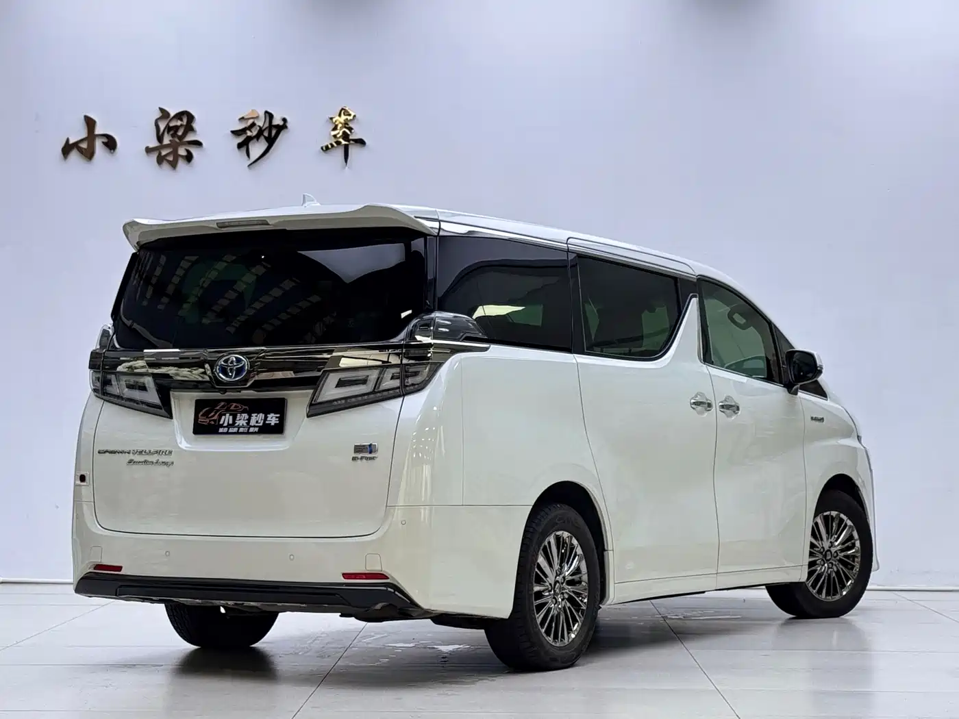 Toyota Vellfire 2021 Crown Hybrid 2.5L HV Premium Edition фото 3