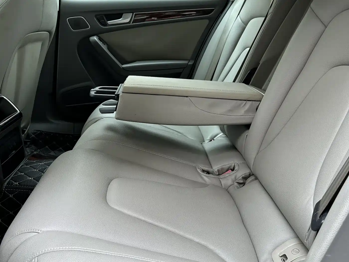 Audi A4L 2009 2010 2.0 TFSI Comfort