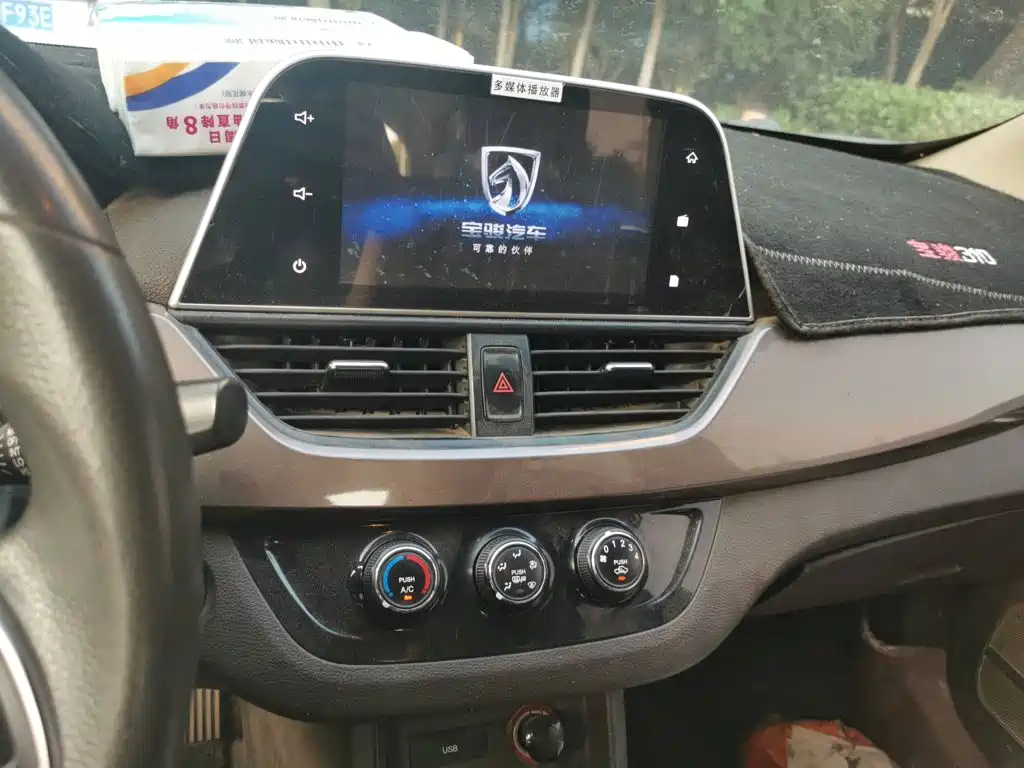 Baojun 310W 2017 2017 1.5L Manual Fashion Edition (China V)