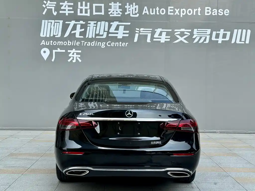 Фото 4 - Mercedes-Benz E-Class