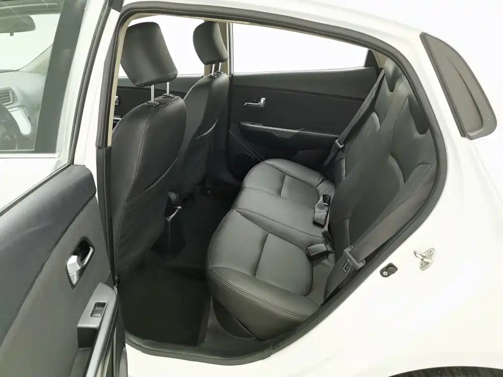 Photo 15 - Kia K2