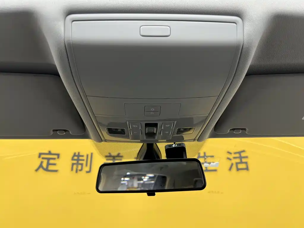 صورة 17 - Volkswagen Tiguan L