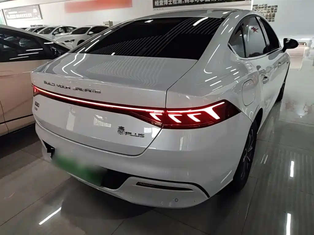 BYD Qin PLUS 2024 Glory Edition DM-i 55KM Leading фото 7
