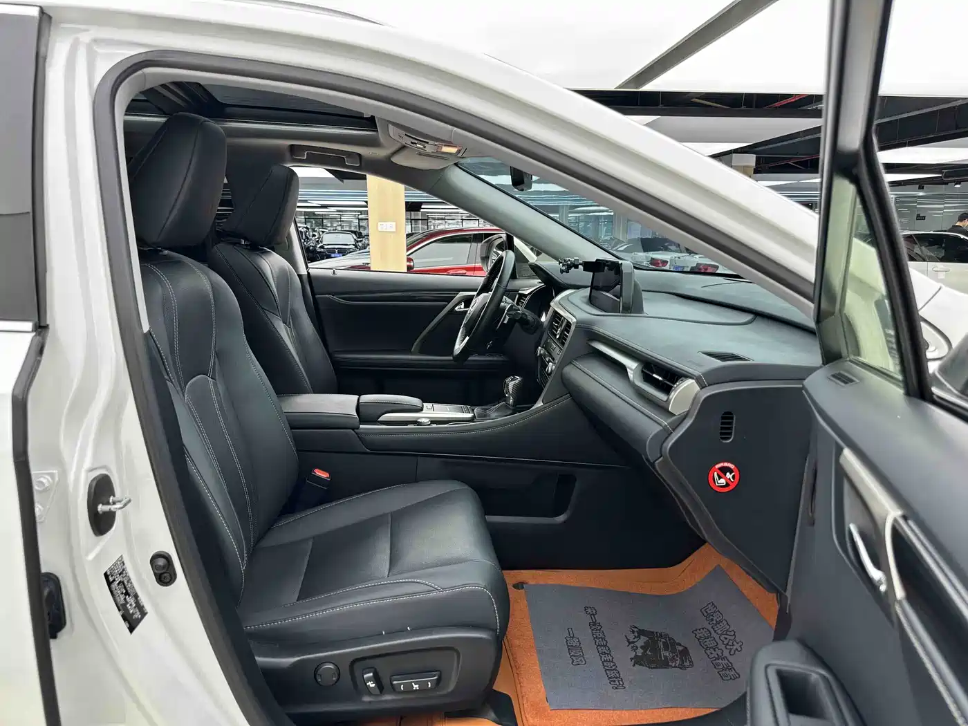 Lexus RX 2020 Facelift 300 AWD Elegance Edition фото 9