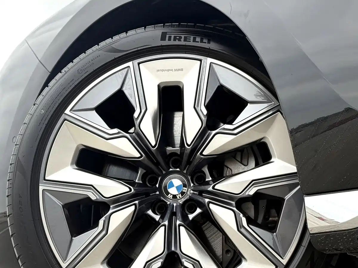 BMW 7-SERIES
