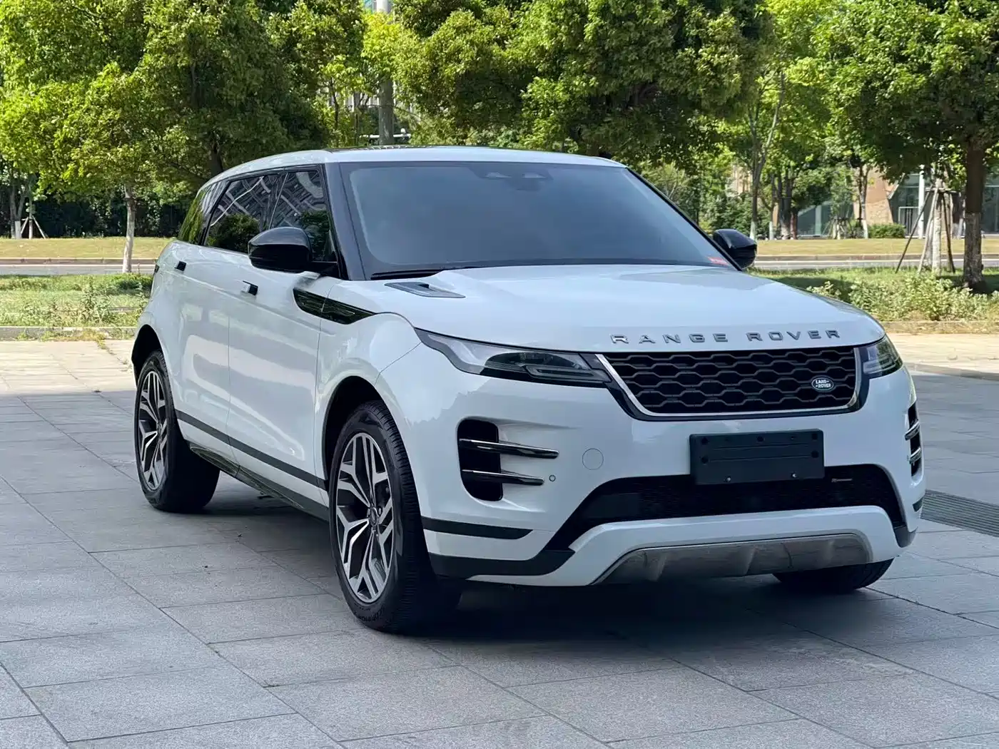 Land Rover Range Rover Evoque 2023 Range Rover Evoque L 249PS Luxury Edition фото 3