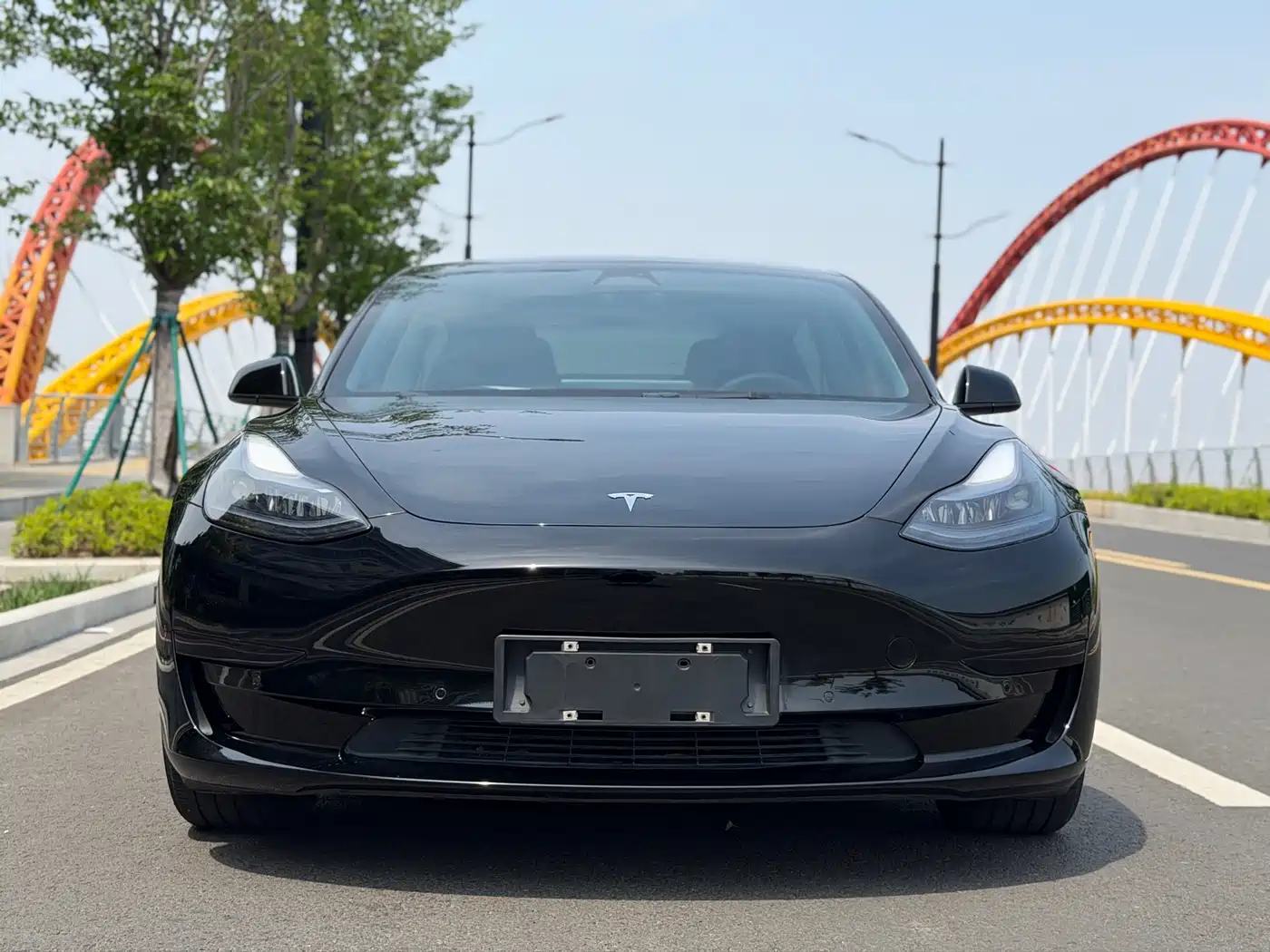 TESLA MODEL 3