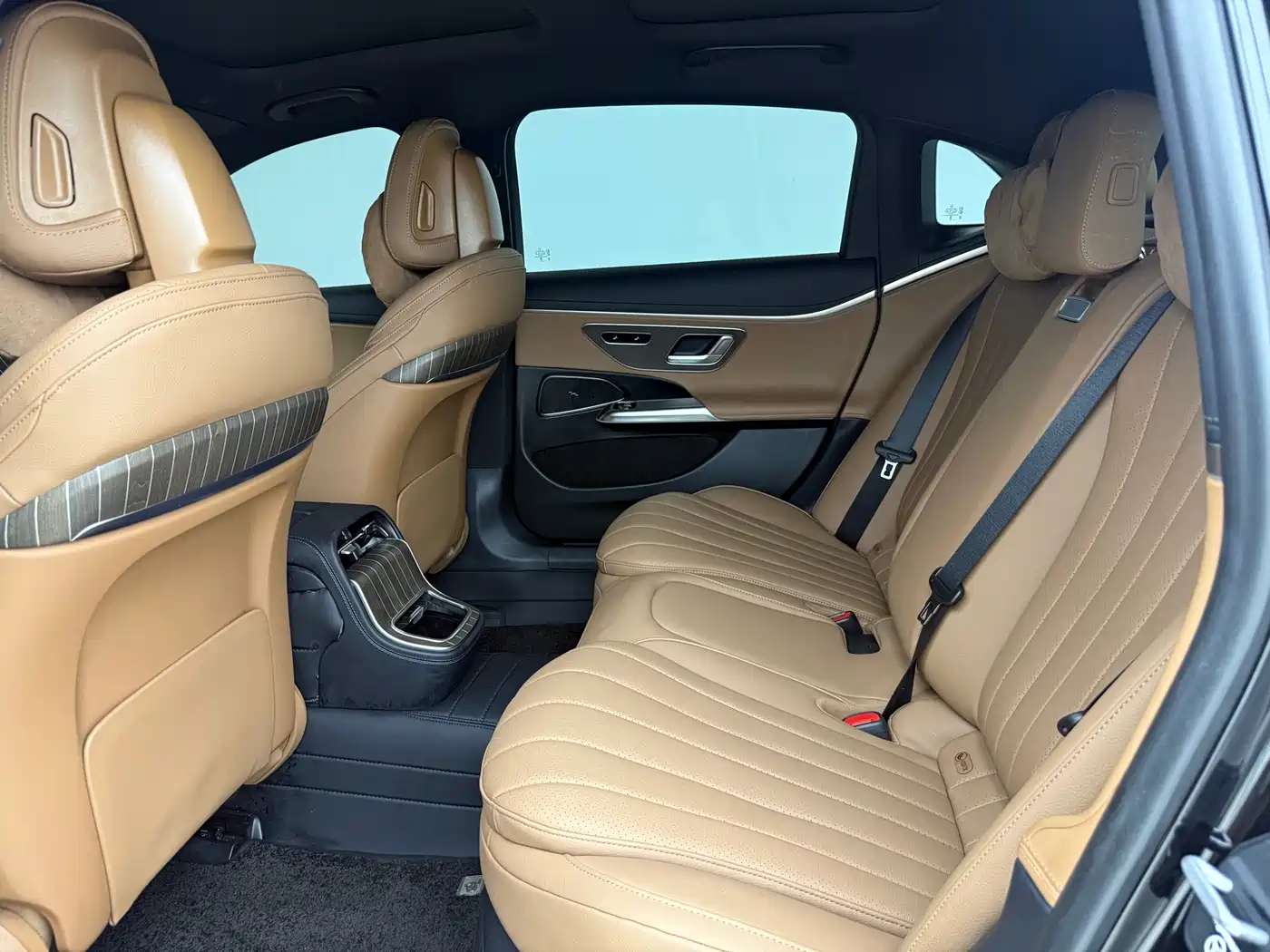 Mercedes-Benz E-Class 2024 E 300 L Fashion фото 8