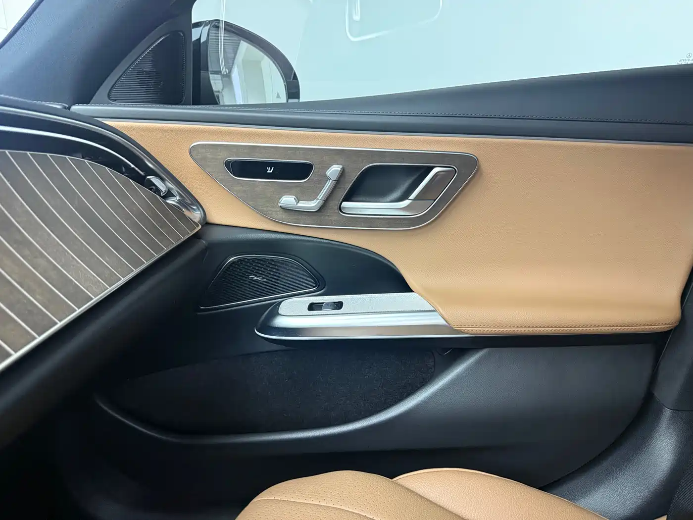 Mercedes-Benz E-Class 2024 E 300 L Fashion фото 9