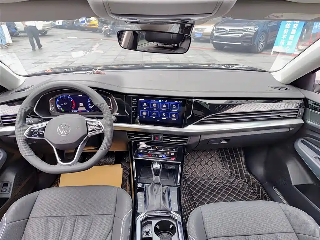 Volkswagen Passat 2024 380TSI Luxury фото 10