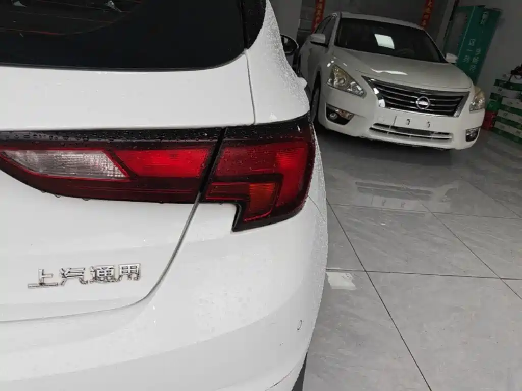 Фото 8 - Buick Verano