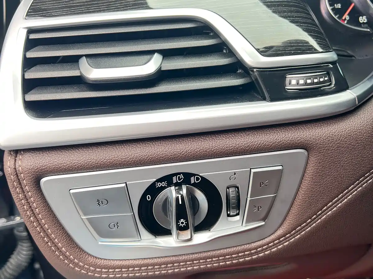BMW 7 Series 2018 740Li Leading Type M Sport Package фото 23