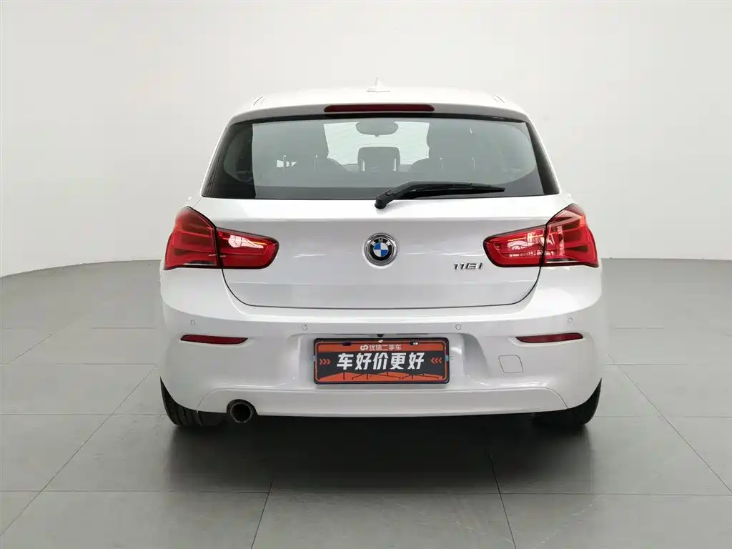 BMW 1 Series (Import) 2018 118i Leading фото 4