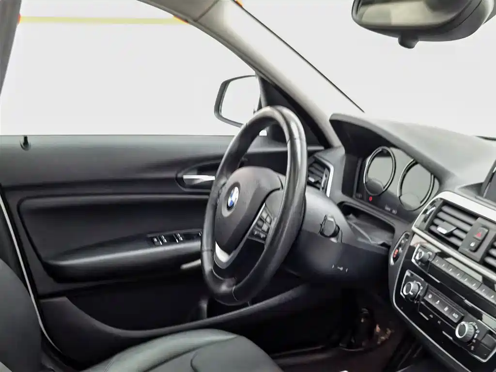 BMW 1 Series (Import) 2018 118i Leading фото 22